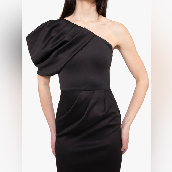 Black Halo Egan One Shoulder Gown - Picture 3 of 14